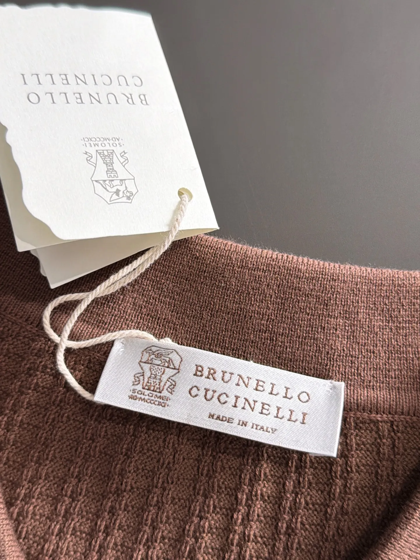 Next day shipment BC high quality-Brunello Cucineli 26ss New Arrival men's short-sleeved T-shirt. Like LP, it belongs to the same old-money style top brand. New Arrival is a top-notch brand. New Arrival Original men's casual short-sleeved. Made of combed cotton yarn knitted cotton-like fabric. Exclusive Premium custom-controlled raw materials. It feels substantial when weighed. The upper body is also more textured than ordinary T-shirts. Fashionable Versatile Hot Sale, skin-friendly and comfortable to wear, premium boutique, exquisite workmanship from Factory, great upper body, essential item for men, complete with three standards Sizes M-3XL